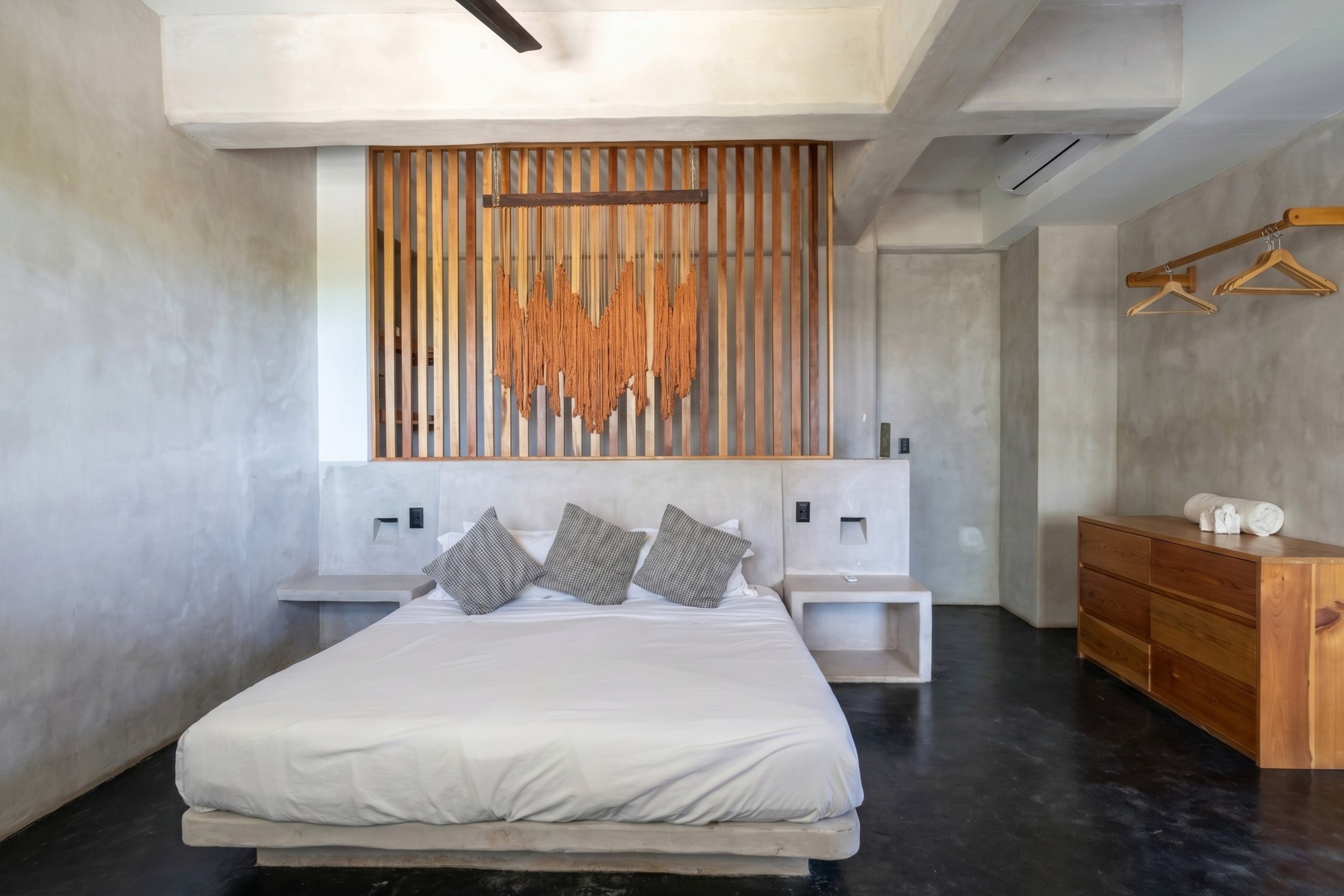 Plunge Pool Suite · 4/7